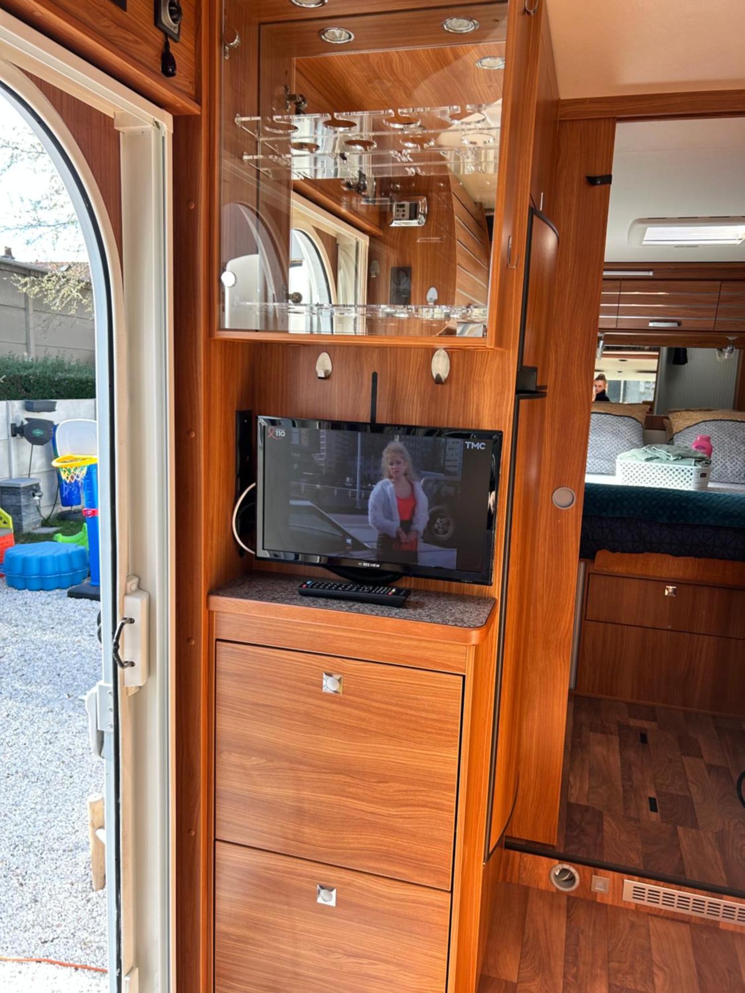 Terrain De Loisirs En Plein Centre De Lievin Camping Car Buitenkant foto